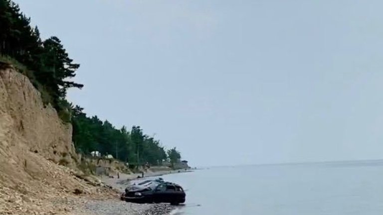 Шестилетний мальчик сел за руль машины и упал с обрыва в Большом Голоустном
