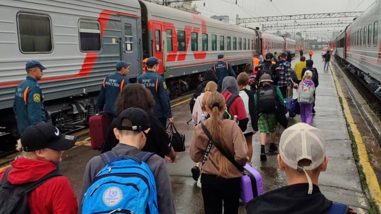 Дети, пострадавшие от наводнения в Омской области, приехали отдыхать в Иркутск