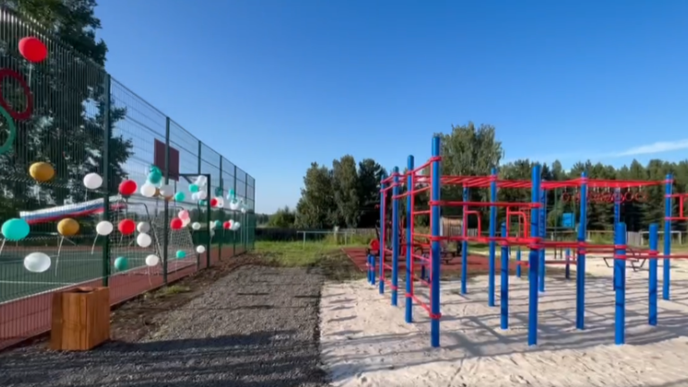Новый школьный стадион открылся в Братском районе