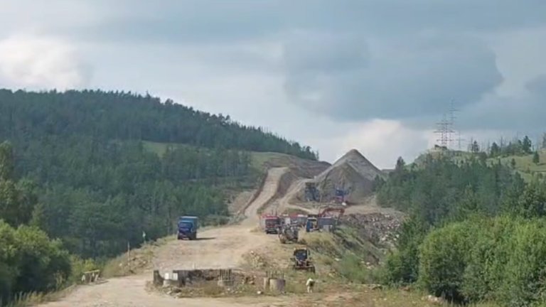 Буровзрывные работы провели на строящейся автодороге в Ольхонском районе