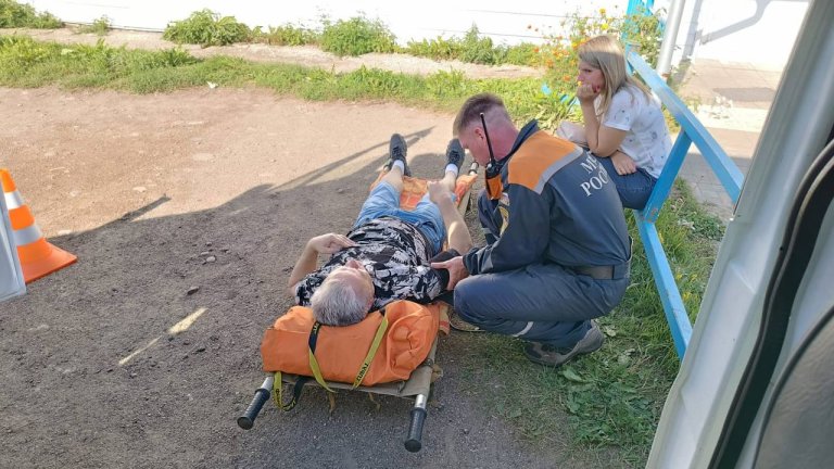 Онкологу из Москвы помогли иркутские спасатели в Листвянке