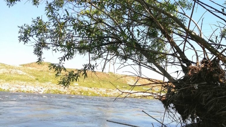 Тела двух утонувших ищут в Иркутской области