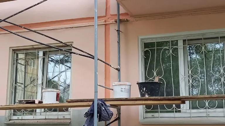 Многодетная мать борется за переселение из аварийного дома в Нижнеудинске