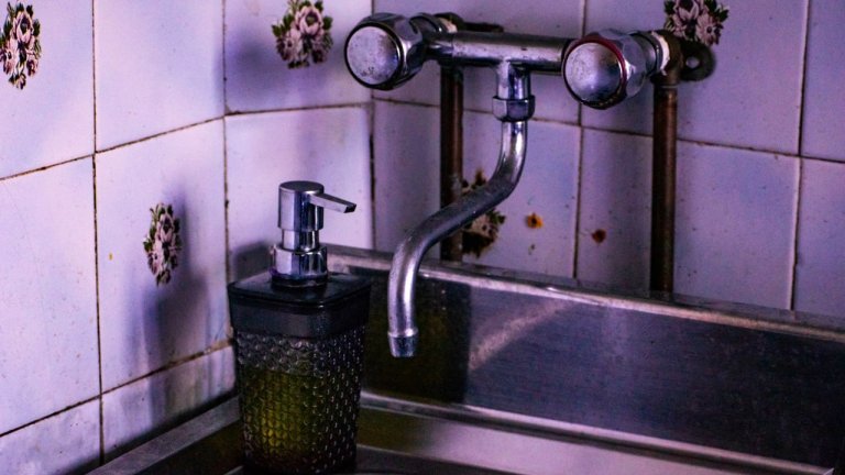 Холодную воду в Октябрьском и Куйбышевском районах Иркутска отключат на двое суток