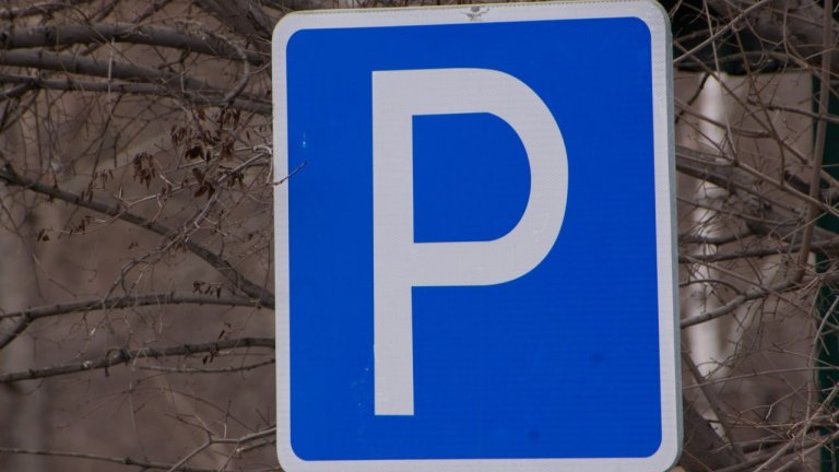 Стоянку у Иркутского политеха закрыли до обеда из-за автопробега