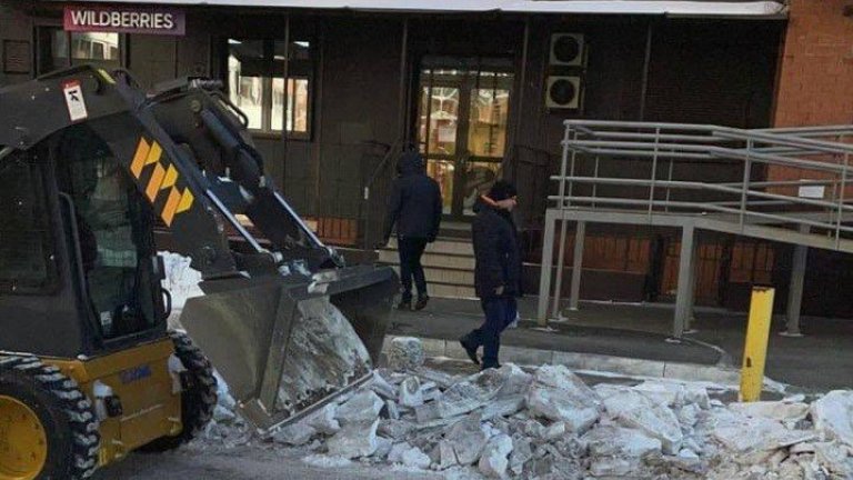 Более тысячи тонн снега вывезли из дворов Октябрьского района Иркутска