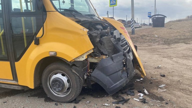 В Иркутском районе школьный автобус попал в ДТП