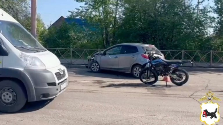 Водитель мотоцикла пострадал в ДТП на улице Маяковского в Иркутске