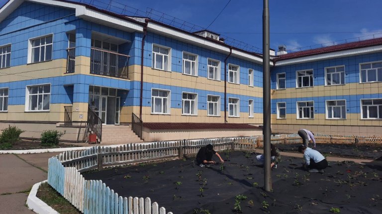 Модульный стадион строят в Усть-Ордынском