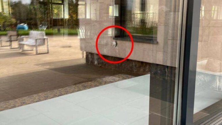 Неизвестные расстреляли новые окна Дворца культуры «Дружба» в Усть-Илимске