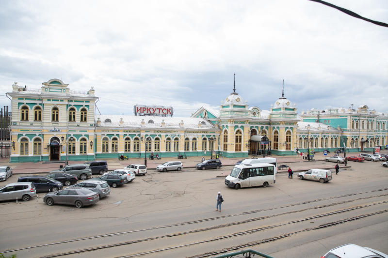 Ржд иркутск. Новый ЖД вокзал Иркутск. Площадь дружбы Иркутск.