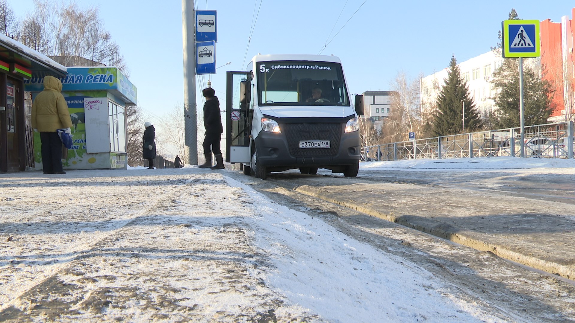 Остановки общественного транспорта в Иркутске становятся опасным испытанием  для пассажиров | Новости НТС