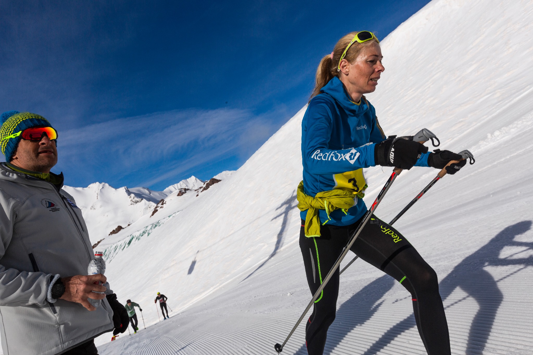 Вертикальный километр время. Забег на Эльбрус рекорд женщины. Скоростной подъем на Эльбрус рекорд. Вертикальный километр.