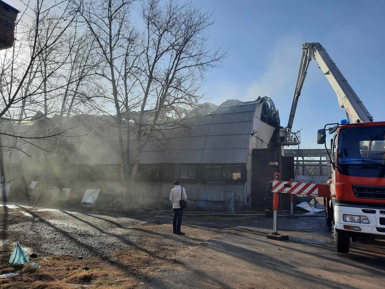 Крупный пожар на площади 800 квадратных метров ликвидировали в Иркутске  ночью 29 апреля | НТС