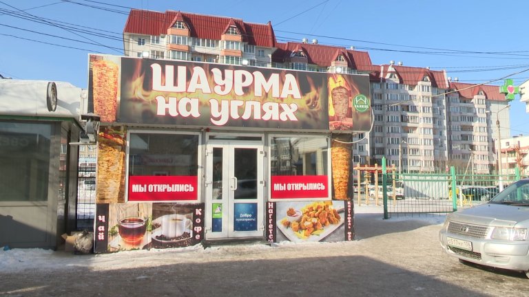 Суд оставил под стражей владельца и повара кафе в Иркутске, в котором произошло массовое отравление шаурмой  