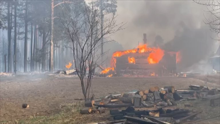 Пожар в садоводствах и детском лагере в Усольском районе спровоцировало возгорание на территории шламонакопителей
