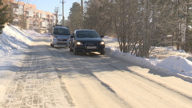 Качество уборки дорог в Иркутском районе этой зимой снова вызывает массу вопросов у жителей