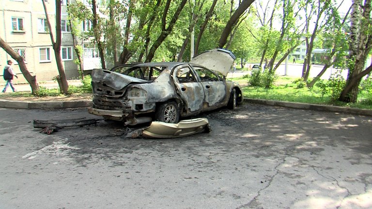Ночных поджигателей автомобиля и мотоцикла разыскивают в Иркутске