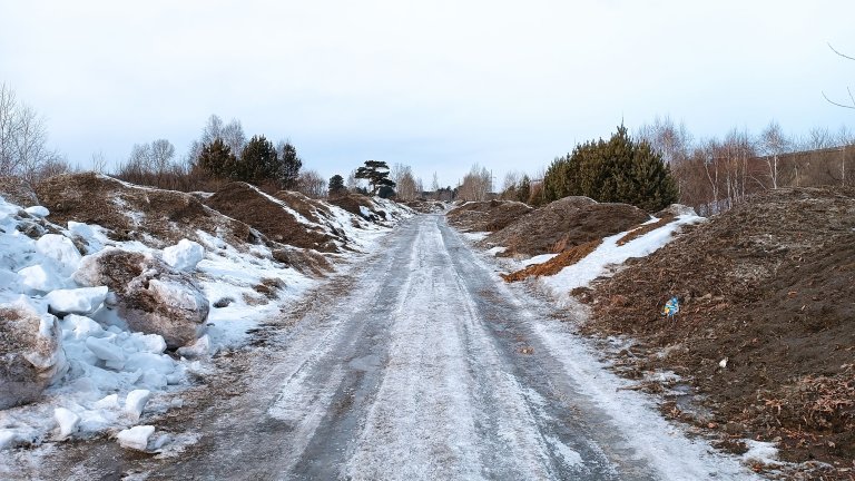 Нелегальную свалку снега и мусора, которая может загрязнить реку, обнаружили в Ангарске