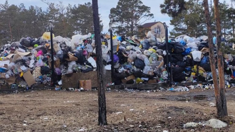 Не вывезенный вовремя зимой с Ольхона мусор стал основанием для обращения в суд