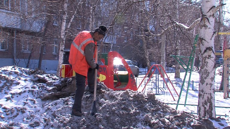Качество уборки дворов проверяют в Иркутске
