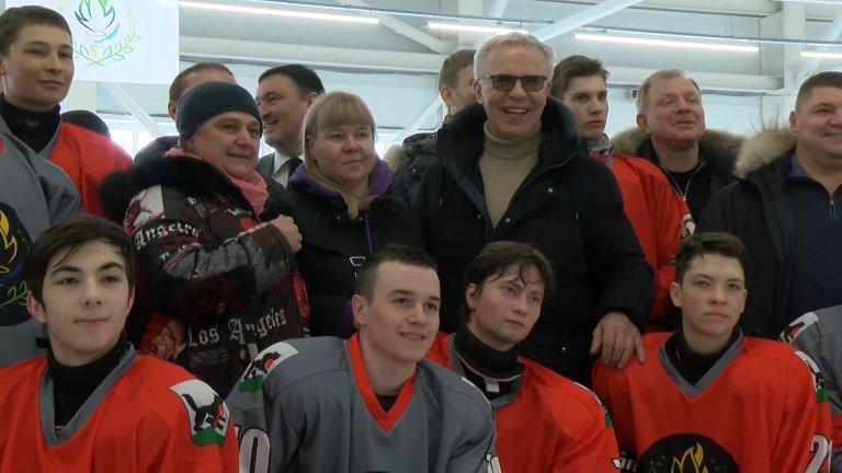 Хоккеист Вячеслав Фетисов встретился с иркутскими школьниками и спортсменами
