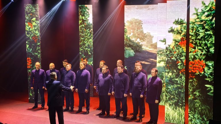 Песни Победы исполнил хор Сретенского монастыря в Иркутске