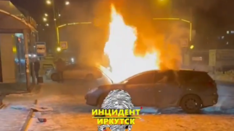 Автомобиль загорелся во время движения в Иркутске 