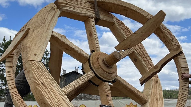 Фестиваль деревянных скульптур "Лукоморье" проходит в селе Савватеевка после трёхлетнего перерыва 