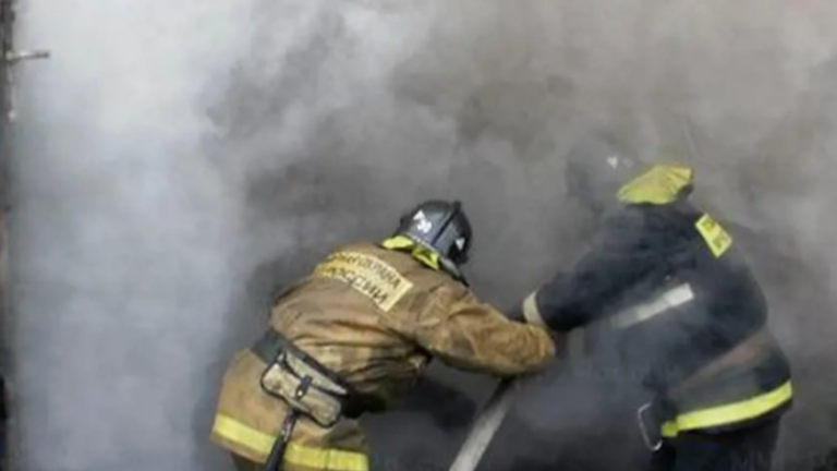 В Братске мужчина пострадал при попытке потушить пожар в гараже