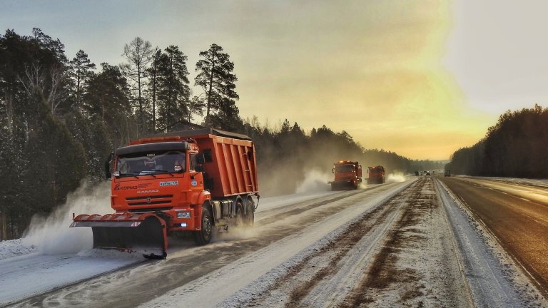 Из-за снегопада на Култукском тракте введено ограничение движения для грузовиков и автобусов