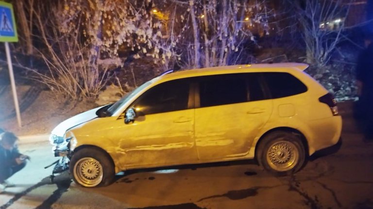 В Иркутске пьяный мужчина угнал автомобиль у доставщика суши