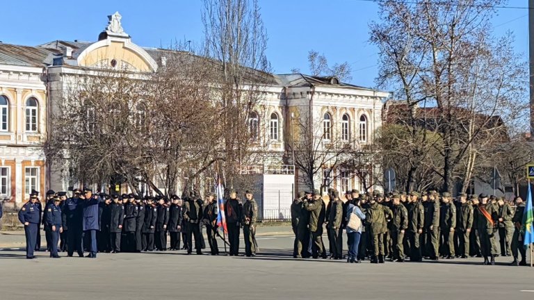 Суворовцы и кадеты готовятся к параду Победы на главной площади Иркутска
