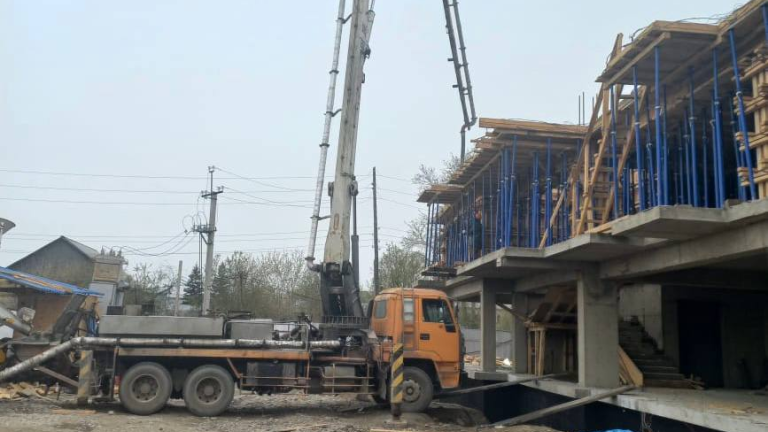 В Зиме строят два новых дома для переселенцев из аварийного жилья