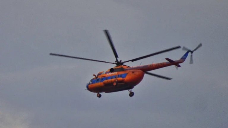 Вертолет с лесными пожарными совершил жёсткую посадку в Бодайбинском районе