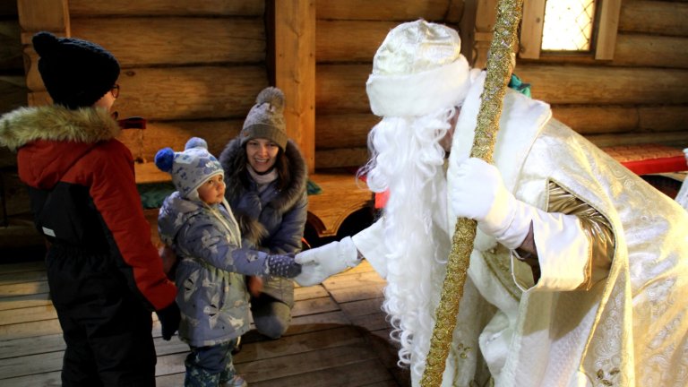 Встретиться с Дедом Морозом в избе 18 века можно в Иркутском районе