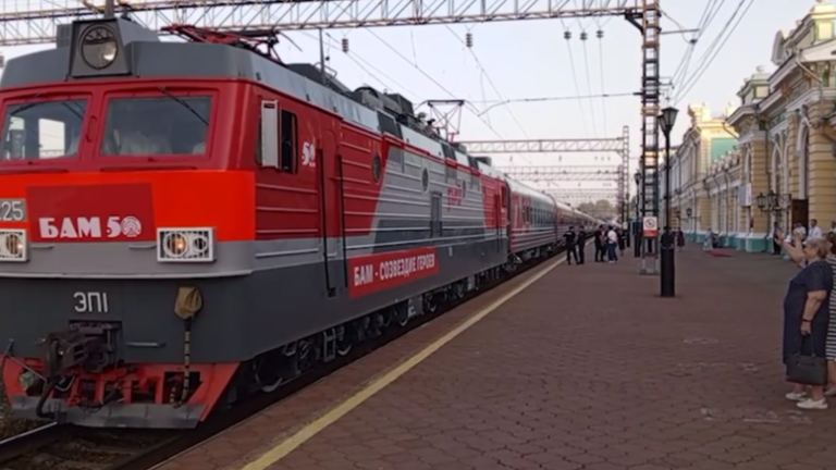 Праздничный эстафетный поезд отправился из Иркутска в столицу БАМа