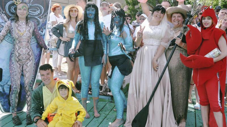 Любители сапсерфинга проведут костюмированный карнавал на Байкале 27 июля 