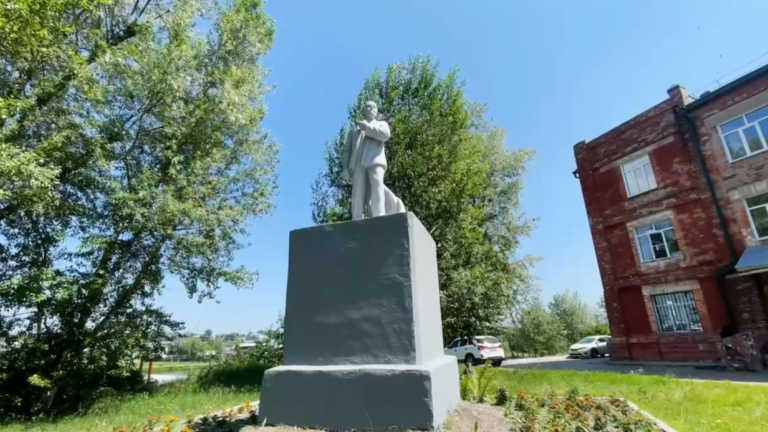 Скульптор из Тельмы отреставрировал черемховского Ильича