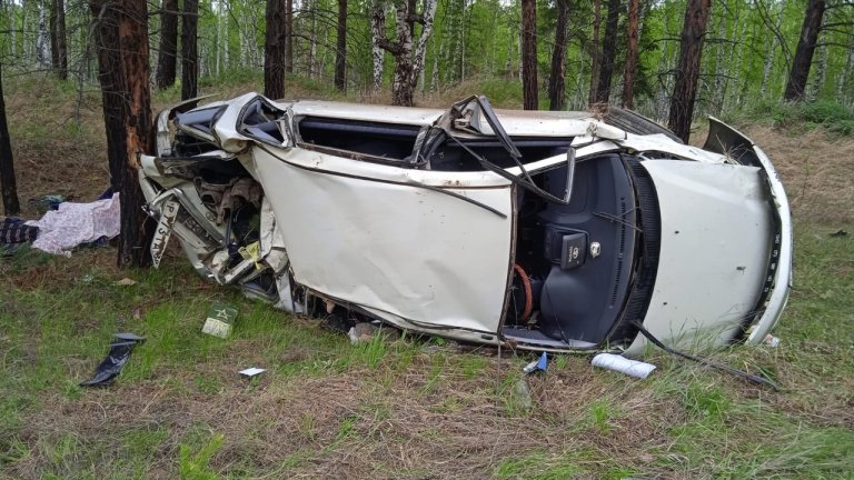 Вылетел в окно и погиб водитель первернувшейся Toyota Ipsum в Приангарье