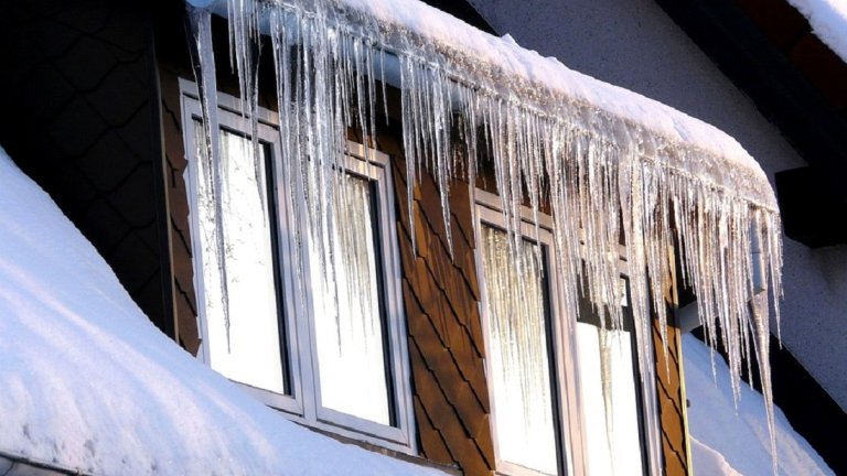 Новый способ очистки крыш от снега придумали сибирские учёные 
