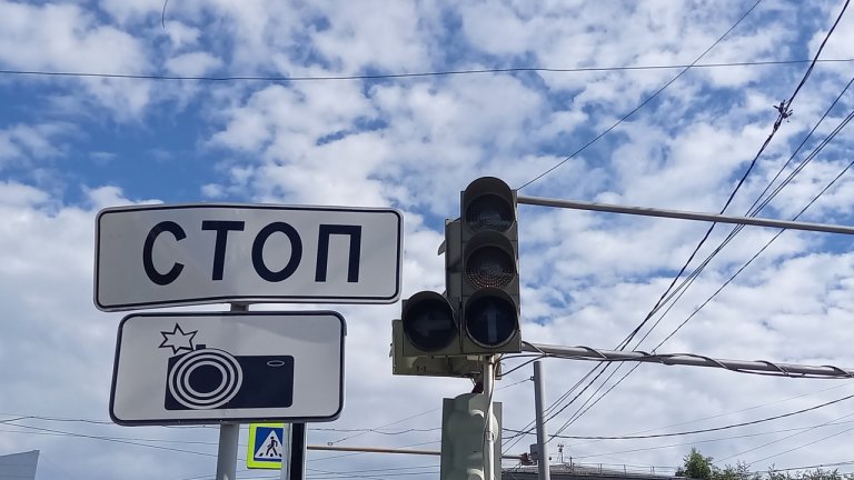 Светофоры на двух перекрёстках отключили в Иркутске 26 июня