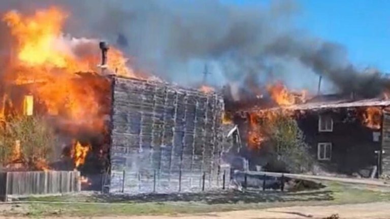 Из-за халатности экс-директора муниципального предприятия Братска сгорели два жилых дома 