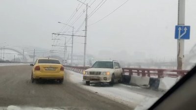 Сильный снегопад стал причиной ДТП и пробок на дорогах Иркутска