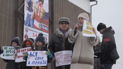 Жители аварийного дома в Усолье-Сибирском вышли на митинг