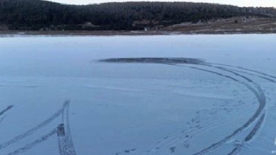 Автомобиль провалился под лёд на Братском водохранилище: водитель погиб