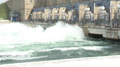 Сброс воды на Иркутской ГЭС увеличили из-за повышения уровня Байкала