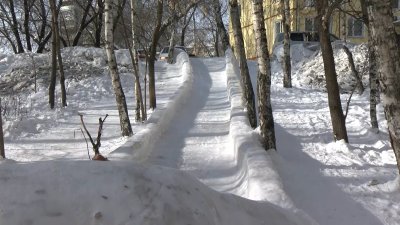 Более 30 несанкционированных горок засыпали этой зимой в Иркутске