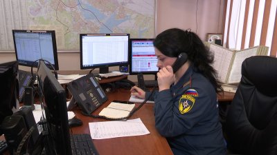 В честь Дня спасателя: работа диспетчера пункта пожарной связи Иркутска