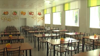 Ризотто и шаурма появились в столовых некоторых школ Иркутска